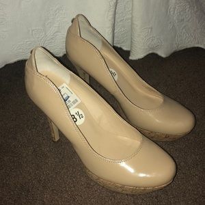 Beige Guess platforms